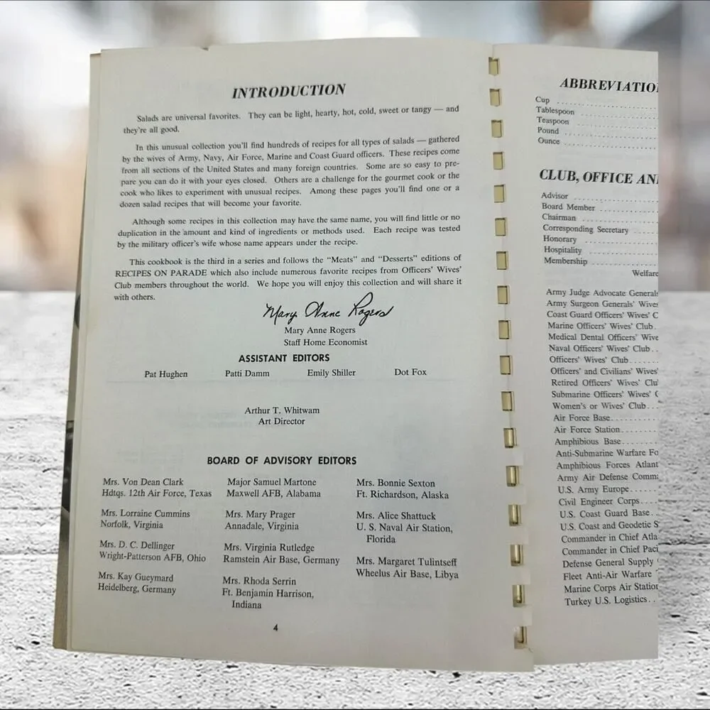 Recipes on Parade Salads Military Officers Wives Cookbook‎ Vitg Multi Good 2000